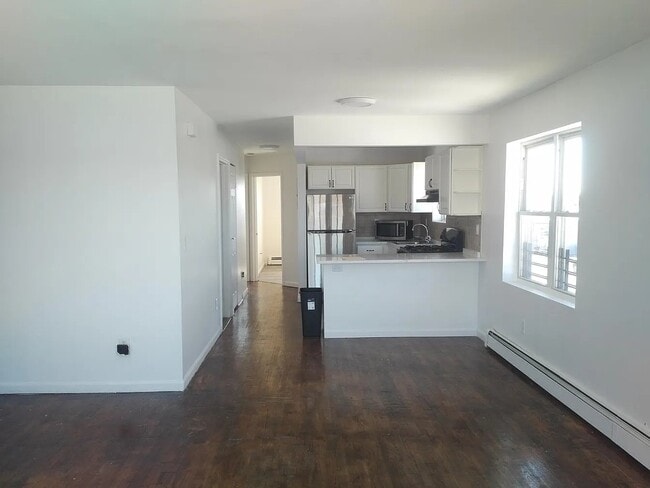 Photo - 680 Wortman Ave Unidad 2