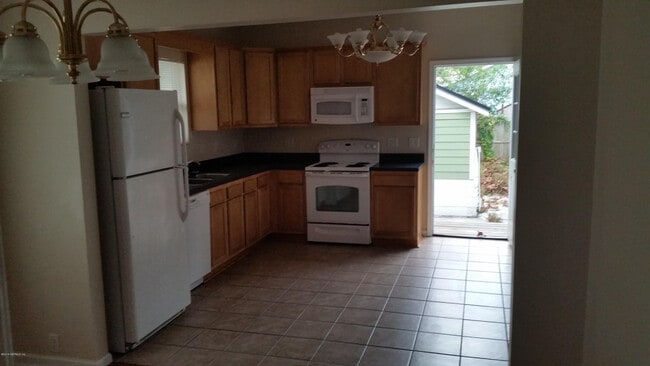 Photo - 2700 Myra St