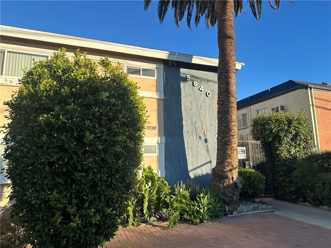 Building Photo - 5840 Hazeltine Ave