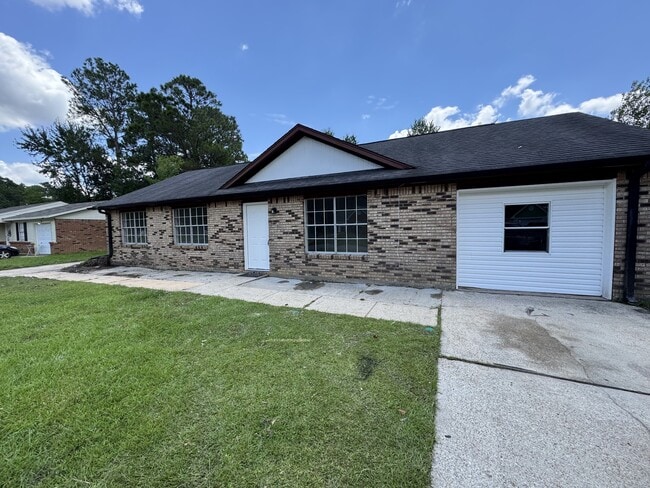 Building Photo - 13101 Rosemont St Rental