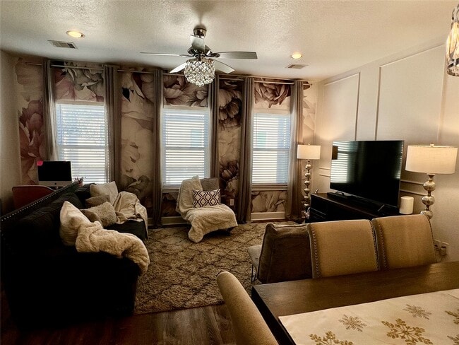 Photo - 312 Mission Ln