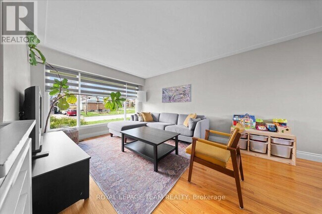 Photo - 753 Dickens Ave
