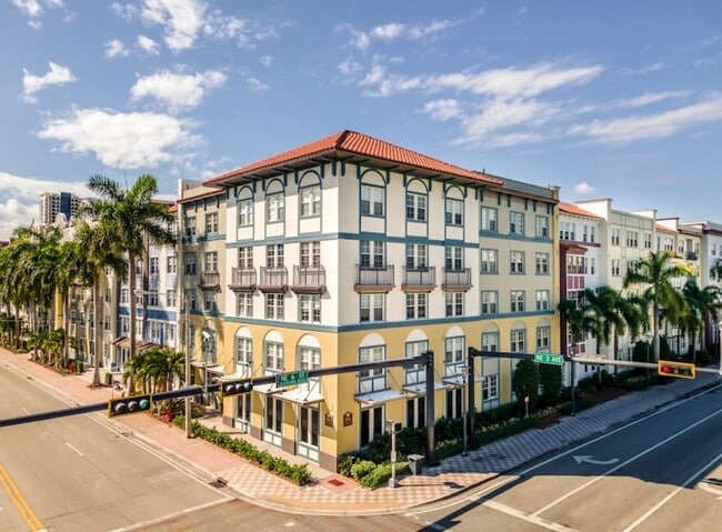 Building Photo - 533 NE 3rd Ave Unit 315