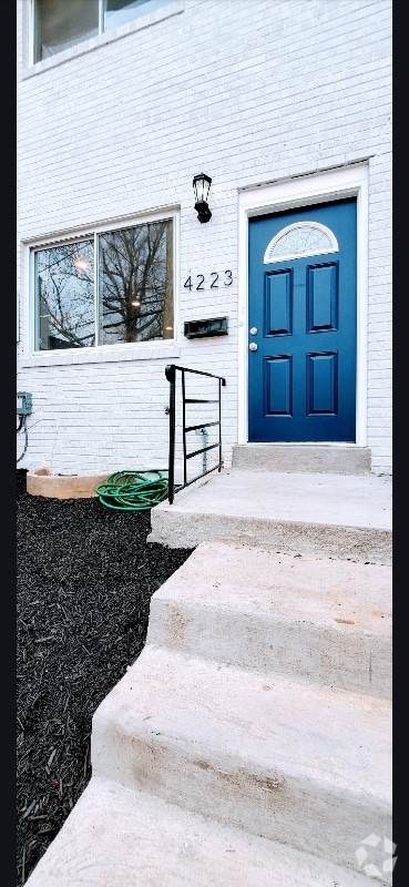 Building Photo - 4223 Gault Pl NE Rental