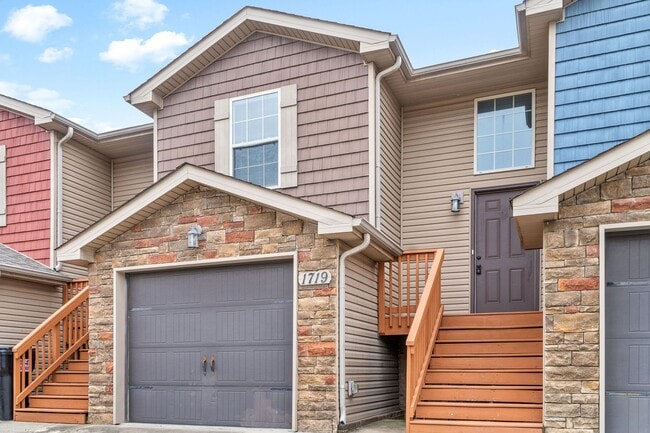 Building Photo - 1719 Thistlewood Dr Unit A
