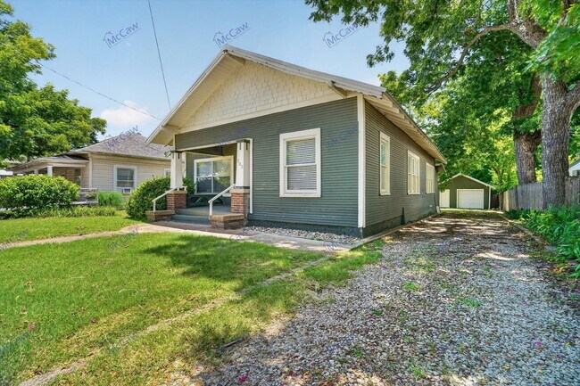 Photo - 303 S Elm St