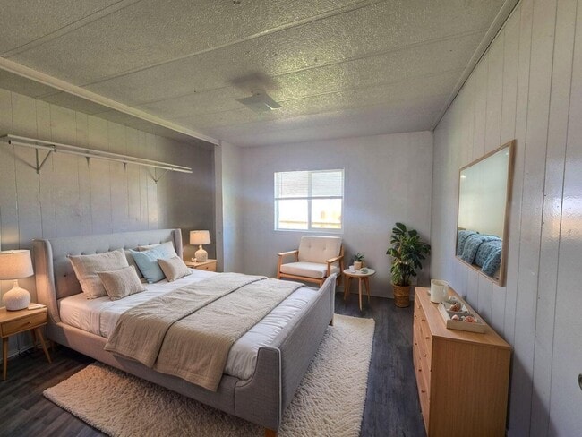 Photo - 2097 Castle Ave