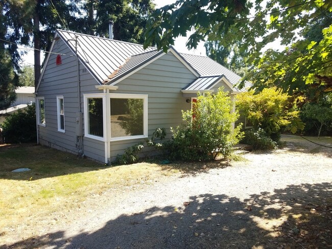Building Photo - ***PENDING APPLICATION***Freeland 2 Bedroom, 1 Bathroom