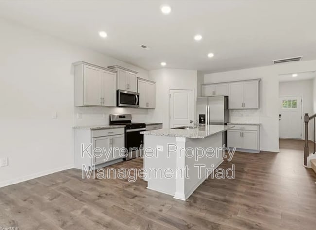 Photo - 7448 Buckpasser Dr