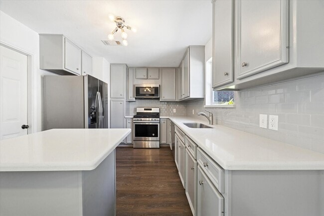 Photo - 4404 Vivian St