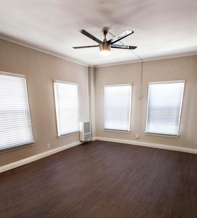 Living room - Guntharp Apts...Newly Remodeled Gorgeous Apartments...CALL NOW!