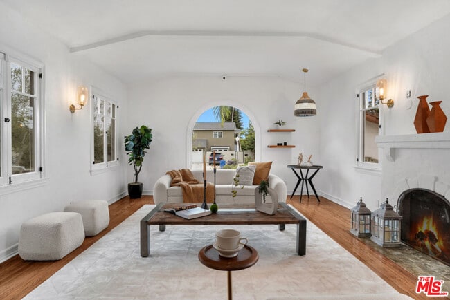 Building Photo - 10615 Esther Ave