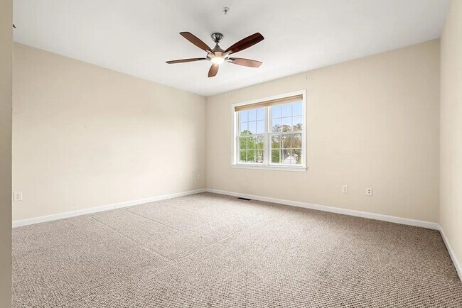 Photo - 1975 Middlesex St