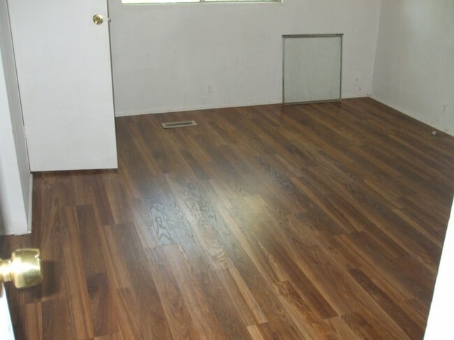 Photo - Half month rent credit for approved tenant...