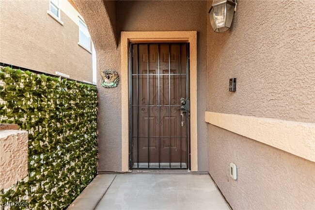 Photo - 788 Forest Peak St