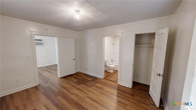 Building Photo - 815 York Ave Rental