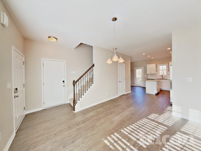 Photo - 123 Diploma Dr