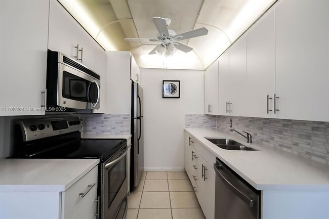 Photo - 3035 Exeter Unit 3035B