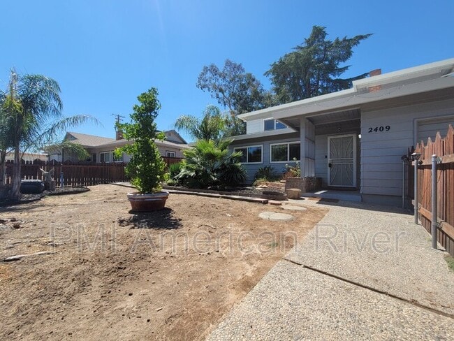 Photo - 2409 Barcelona Way