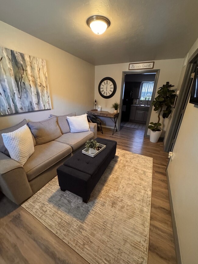 Building Photo - 1207 W Gore Blvd