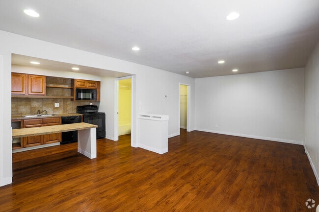 Studio - 464SF