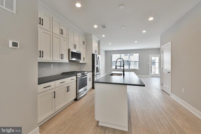 Photo - 328 Walnut St