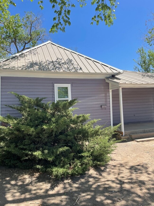 Building Photo - Pet friendly remodeled property. Rental