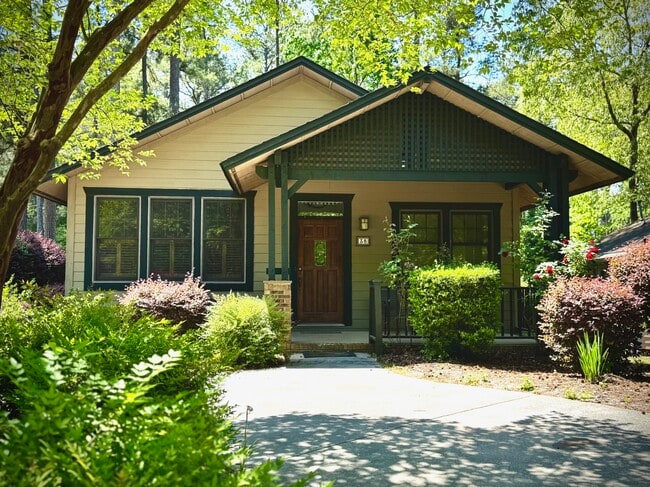 Building Photo - 38 Bungalow Village Way