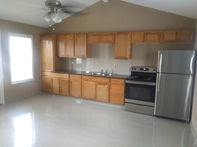 Photo - 1116 Lakeshore Dr