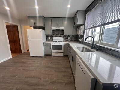Building Photo - 251 Elm St Unit 3 Rental