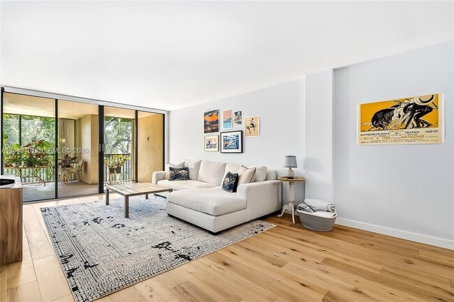 Photo - 2808 N 46th Ave Unidad E549