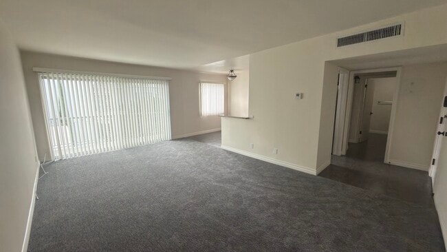 Photo - 13820 Victory Blvd