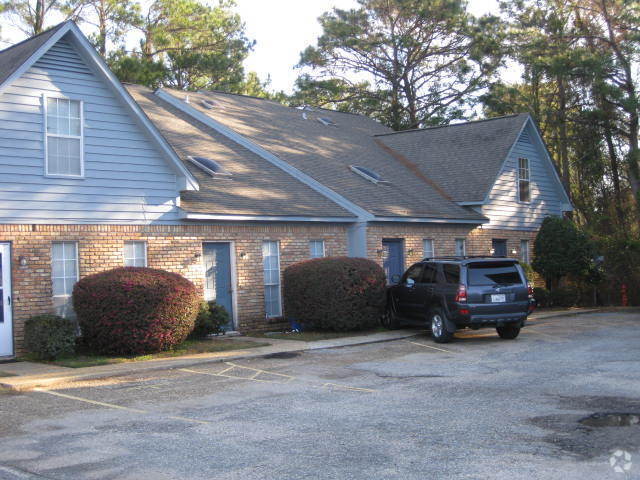 Building Photo - 3 Bedroom 2 Bath Daphne Townhouse 1400 sqft