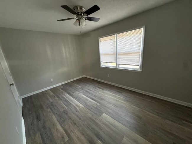 Photo - 104 Peace St