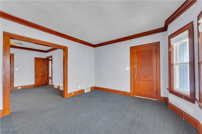 Building Photo - 917 Helmsdale Rd Unit 2/UP