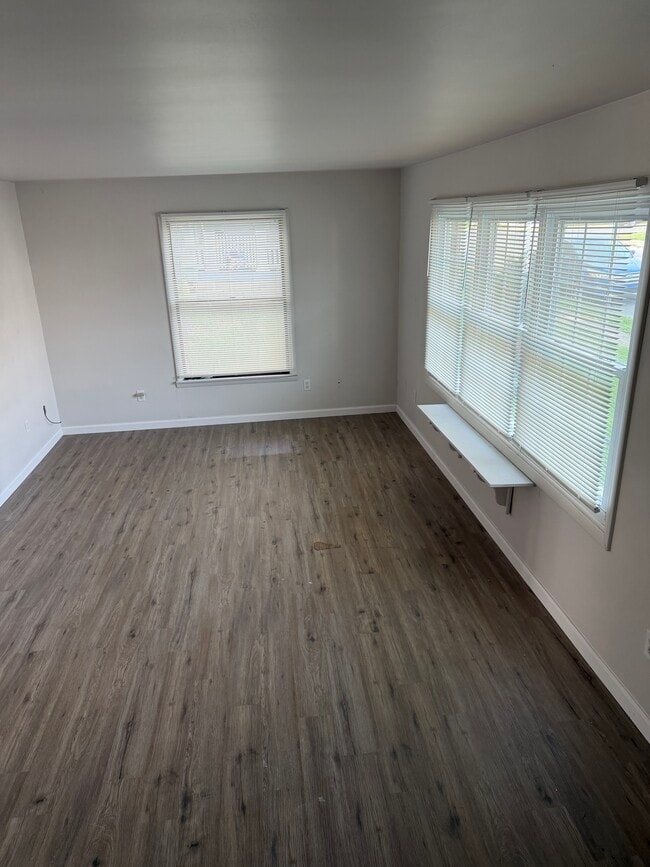 Photo - 310 Adelia St
