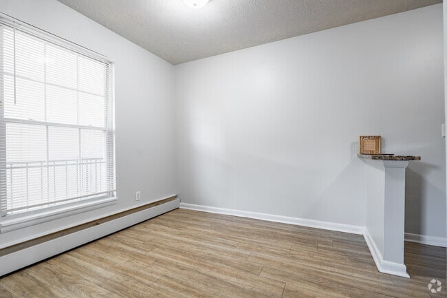 2BR, 1BA - 750SF - Dining Room - Chateau Royale Apartments