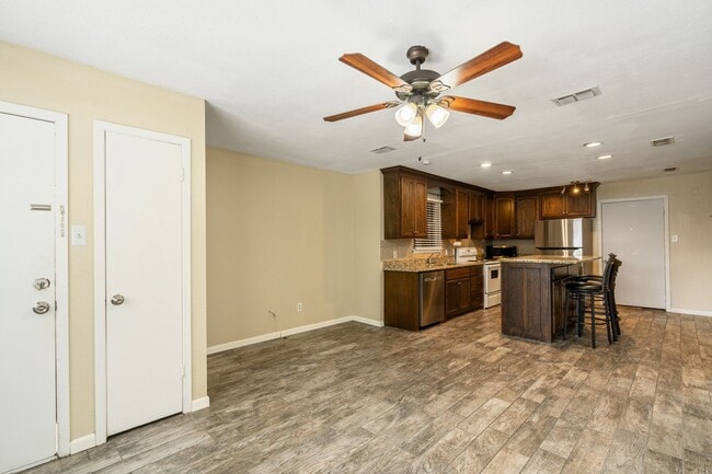 Photo - 104 Hackberry Ln Unit Hackberry Ln 104  B