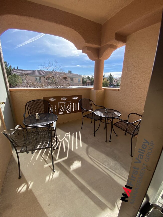 Building Photo - 1 Bedroom, 1 Bath Executive