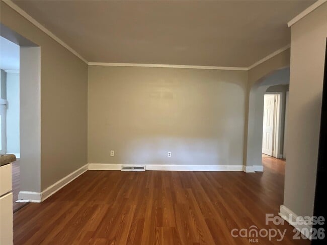 Photo - 419 W 14th St