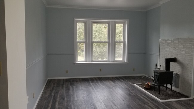 Living room bay window/ stove - 3348 Greenwood Blvd Unit A