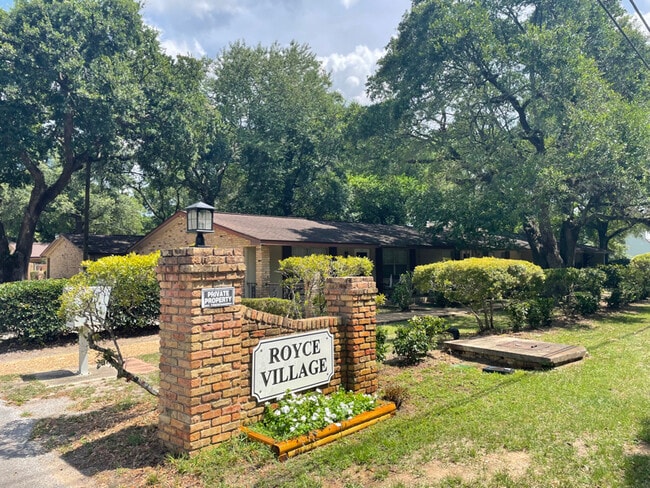 Building Photo - 538 Royce St