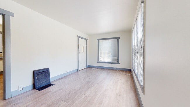 Photo - 1127 Bell St