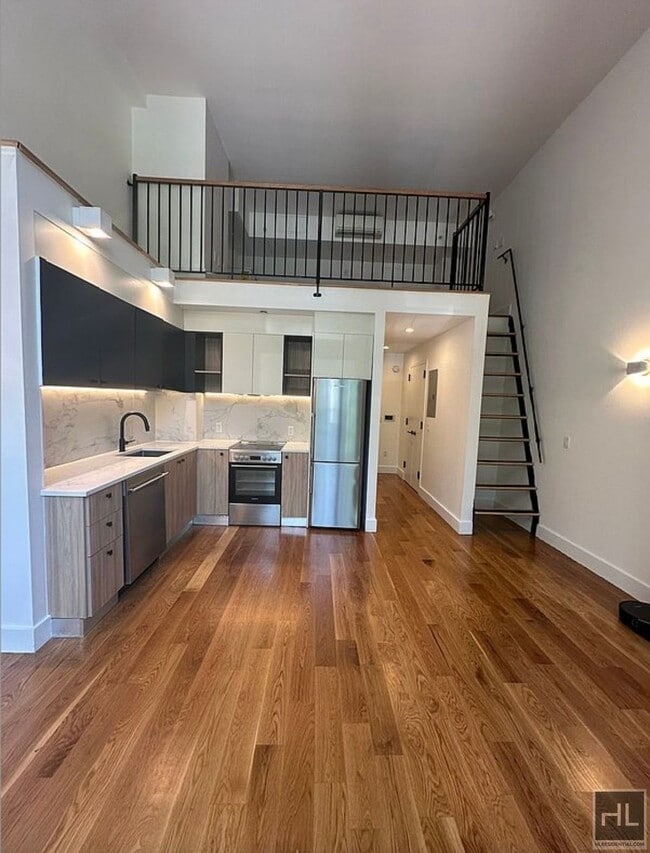 Photo - Bruckner Boulevard Unit 4L