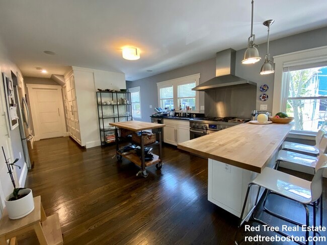 Photo - 55 Eliot Cres Unit 2