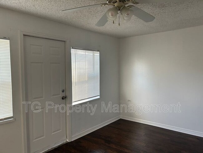 Photo - 3914 Rodby Dr