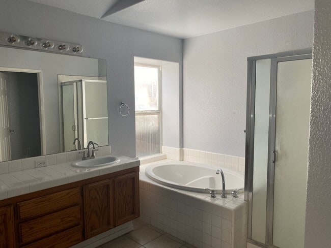 Building Photo - COMING SOON!! VERY NICE HOME 4 BEDROOM 2 BATHS