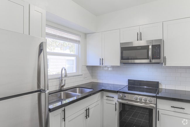 1BR, 1BA - 740 SF