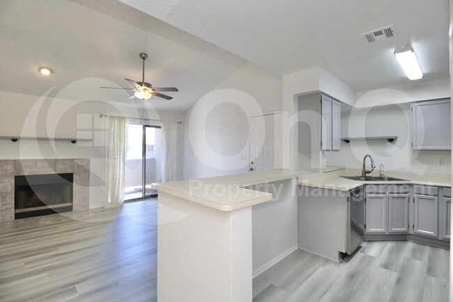 Photo - 533 W Guadalupe Rd
