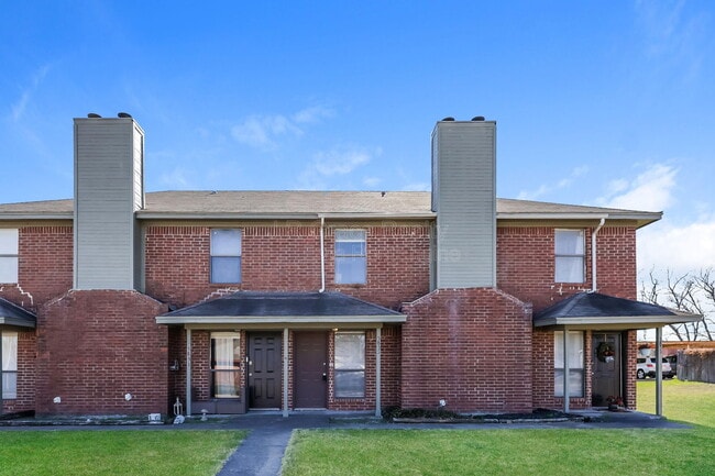 Building Photo - 5853 Shadydell Dr